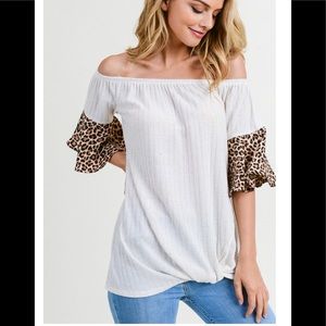 BOUTIQUE FIRST❤️LOVE OFF SHOULDER LEOPARD TOP